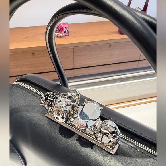 Alexander McQueen Women's The Reverse Clutch in Black WAS$3600 - Picture 6 of 10